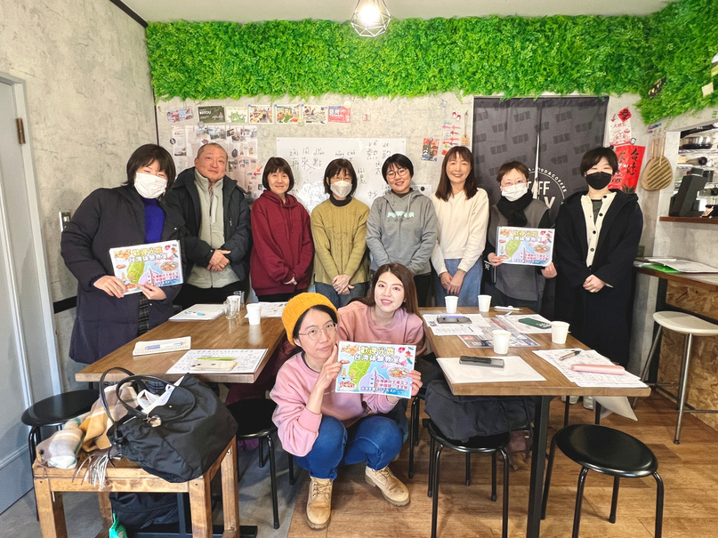 台湾体験教室の参加者との集合写真